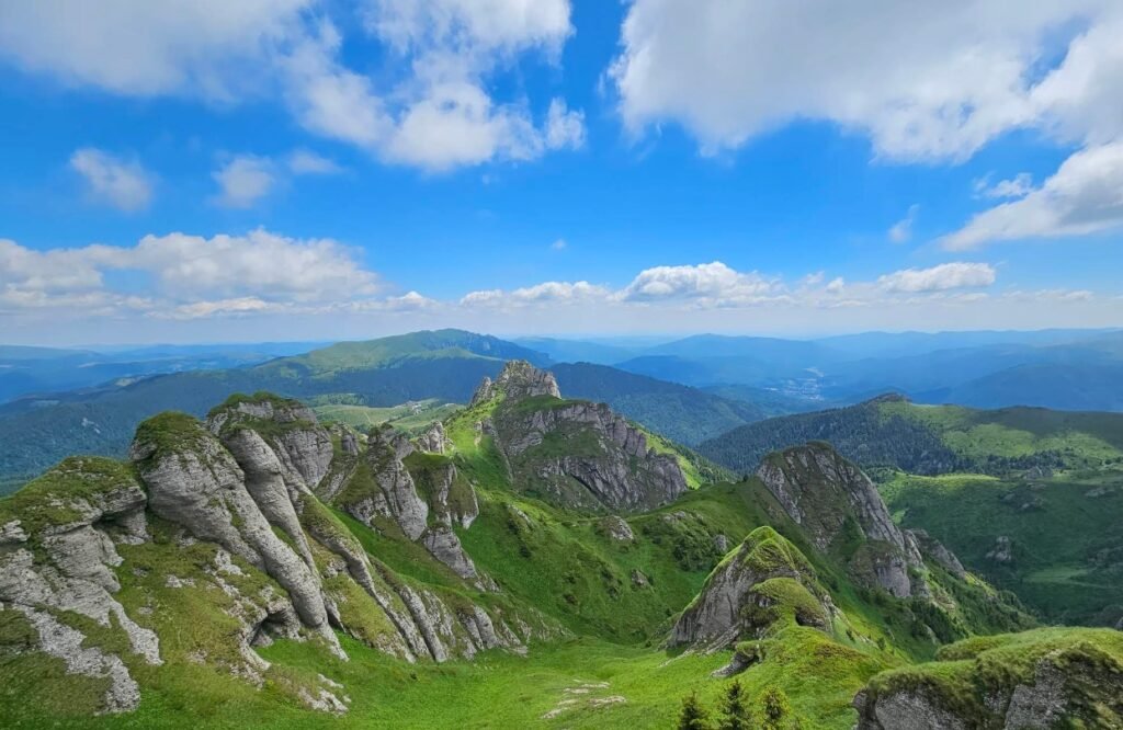 ⛰️ Vârful Ciucaș — Când munții înfloresc în roz